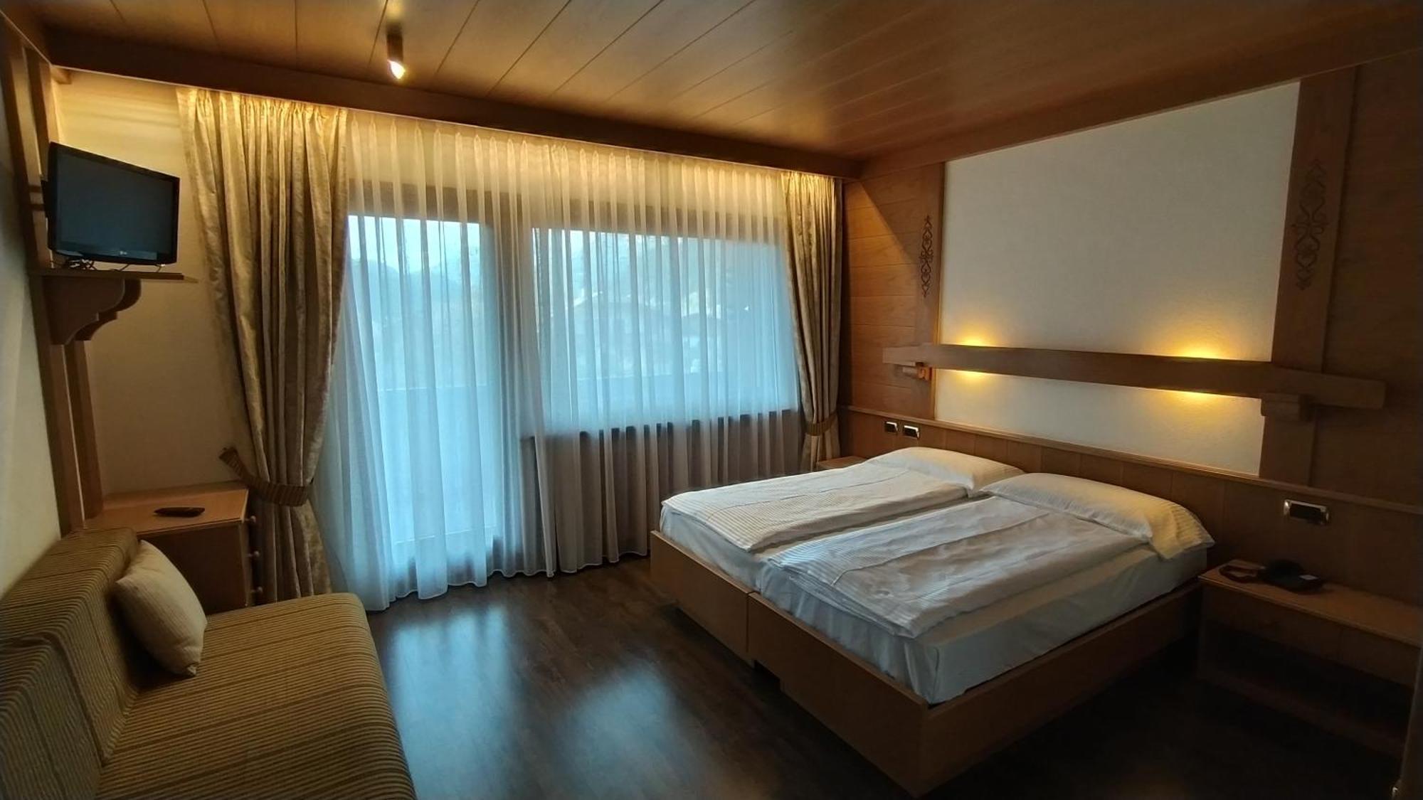 Hotel Flora Alpina Campitello di Fassa Luaran gambar